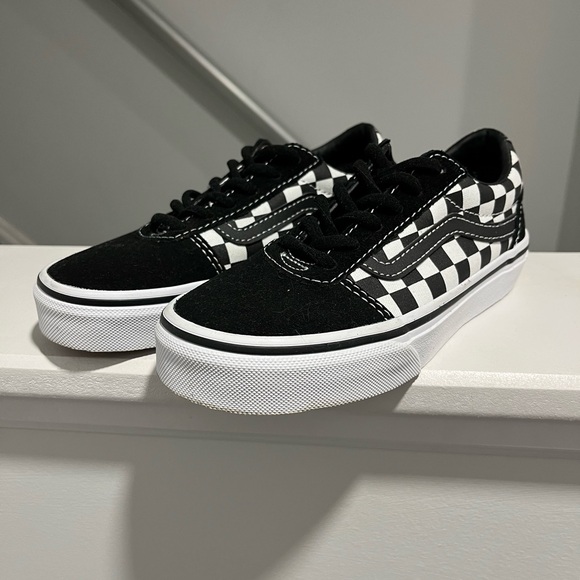 Boys Vans sz.13 Old Skool Shoe - Picture 1 of 4